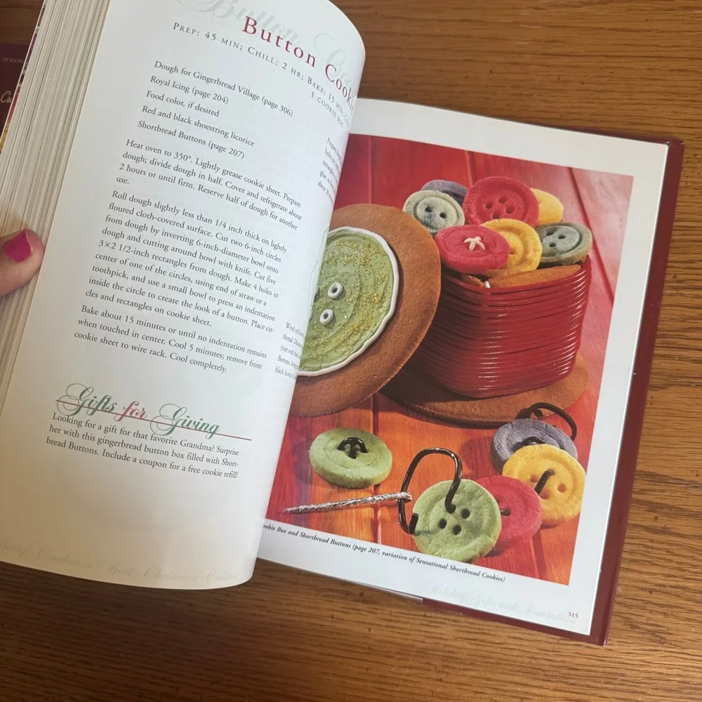 Betty Crocker's‎ Best Christmas Cookbook Hardcover Holiday Recipes 1999 Edition